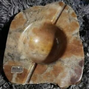 VINTAGE GENUINE ALABASTER HAND CARVED MADE IN ITALY ASHTRAY(hasn't been used)